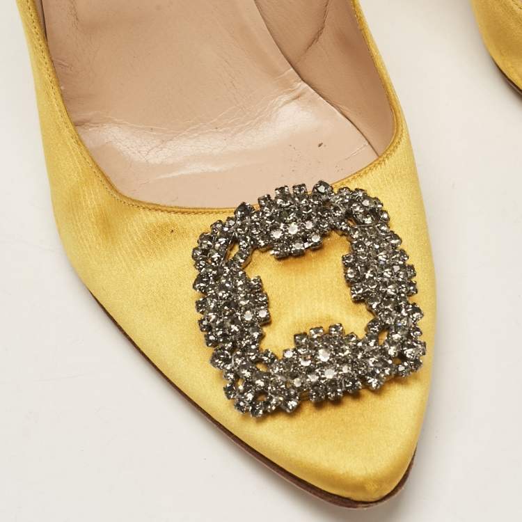 مملوكة مسبقًا Manolo Blahnik Yellow Satin Hangisi Pumps Size 42