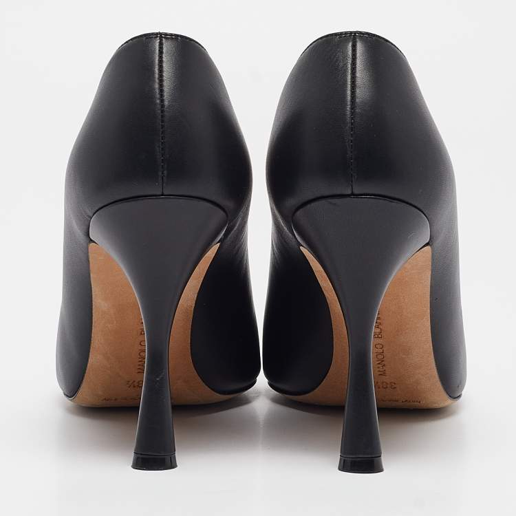 مملوكة مسبقًا Manolo Blahnik Black Leather Pointed Toe Pumps Size 38.5