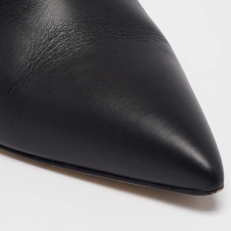 مملوكة مسبقًا Manolo Blahnik Black Leather Pointed Toe Pumps Size 38.5