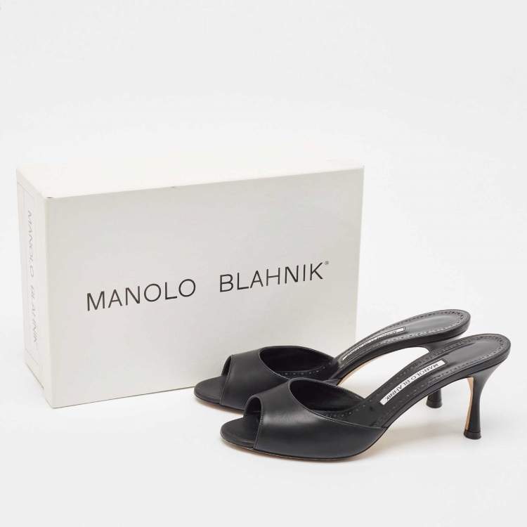 مملوكة مسبقًا Manolo Blahnik Black Leather Jada Slide Sandals Size 38.5