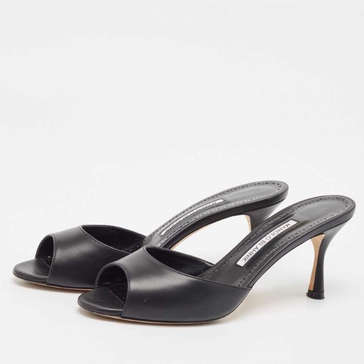 مملوكة مسبقًا Manolo Blahnik Black Leather Jada Slide Sandals Size 38.5