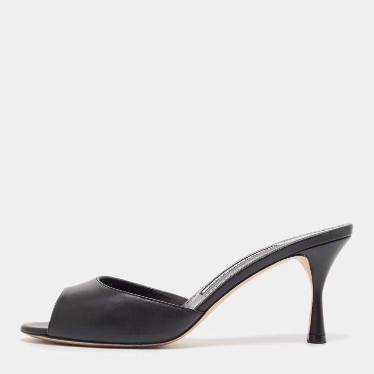 مملوكة مسبقًا Manolo Blahnik Black Leather Jada Slide Sandals Size 38.5