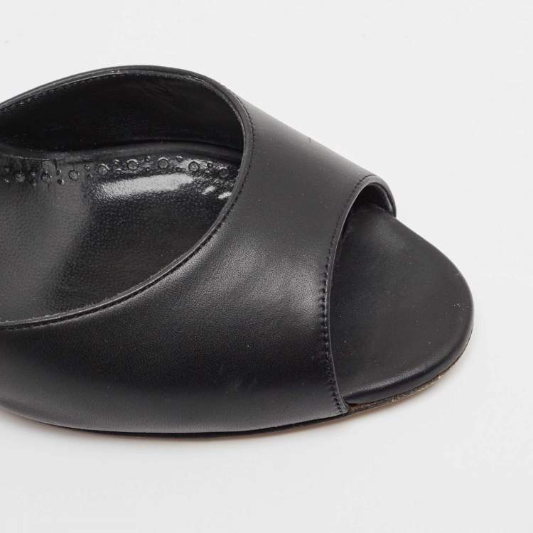 مملوكة مسبقًا Manolo Blahnik Black Leather Jada Slide Sandals Size 38.5