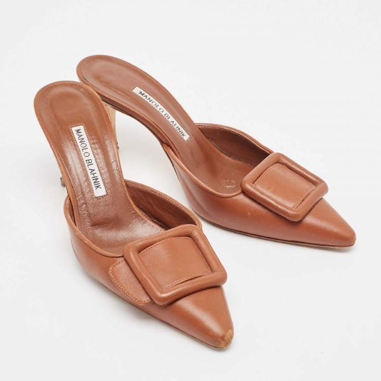 مملوكة مسبقًا Manolo Blahnik Brown Leather Maysale Mules Size 37