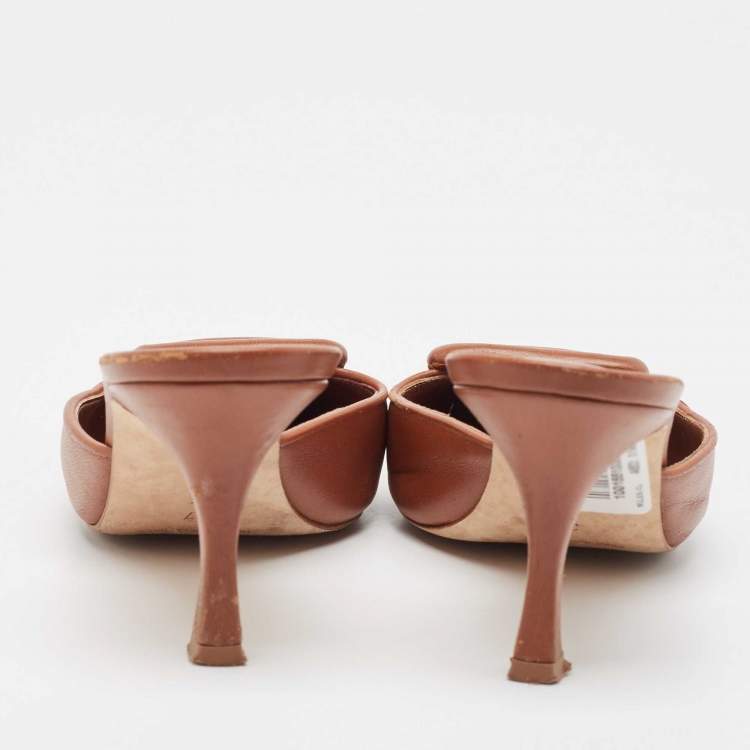 مملوكة مسبقًا Manolo Blahnik Brown Leather Maysale Mules Size 37