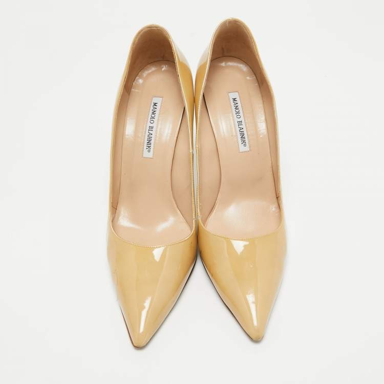 مملوكة مسبقًا Manolo Blahnik Beige Patent Leather BB Pumps Size 42