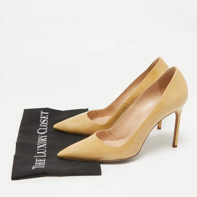 مملوكة مسبقًا Manolo Blahnik Beige Patent Leather BB Pumps Size 42