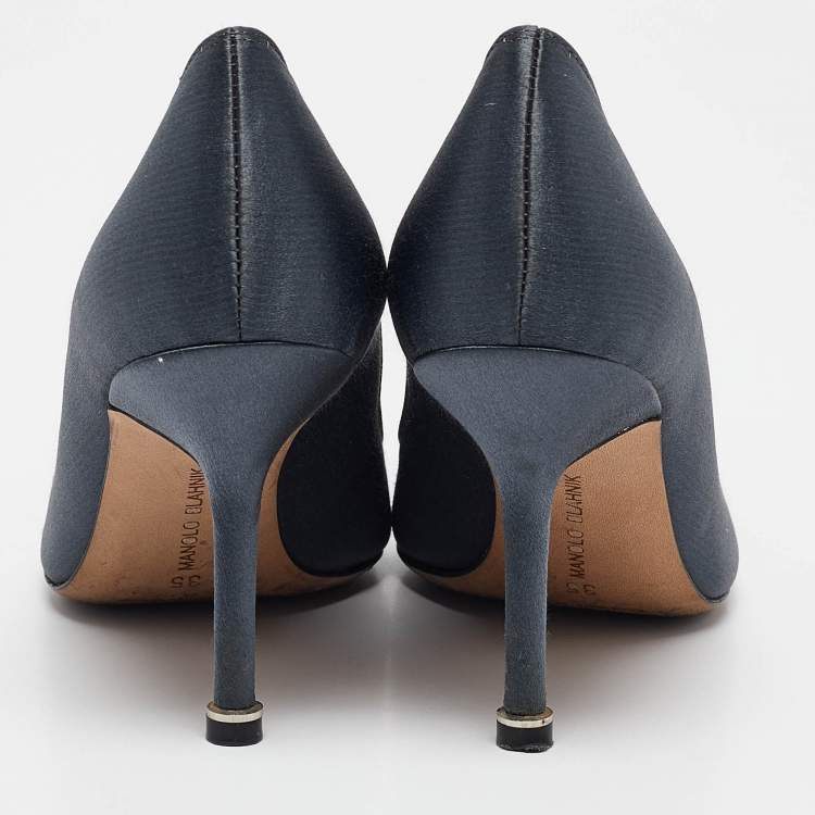 Pre Owned Manolo Blahnik Grey Satin Hangisi Pumps Size 35