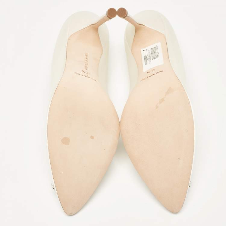Pre Owned Manolo Blahnik Ivory Satin Hangisi Pumps Size 40.5