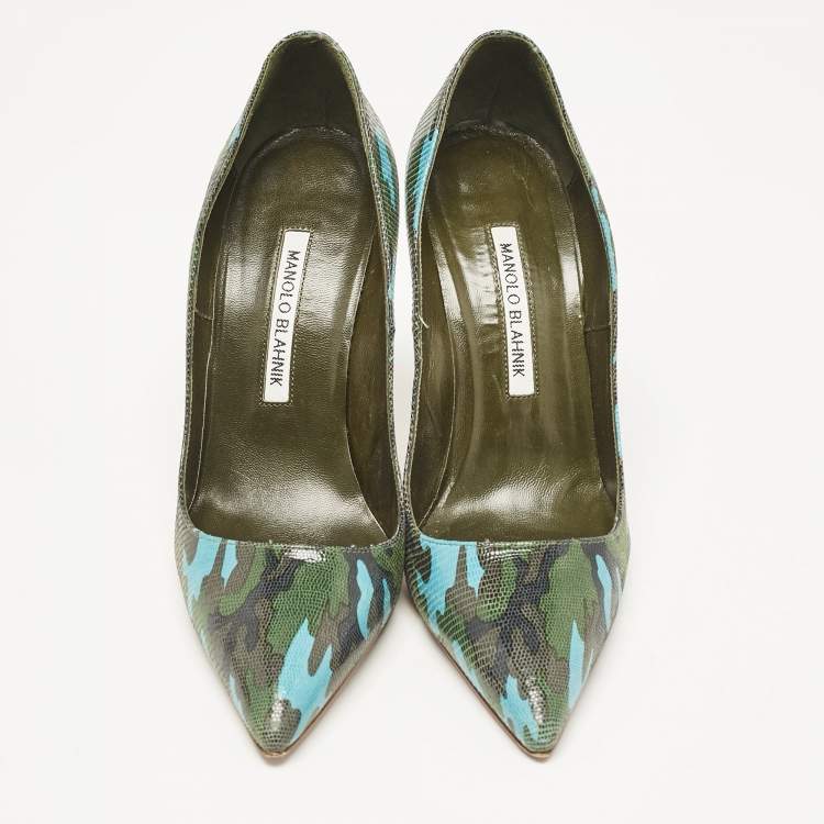 مملوكة مسبقًا Manolo Blahnik Tricolor Camouflage Print Embossed Lizard Pointed Toe Pumps Size 38 