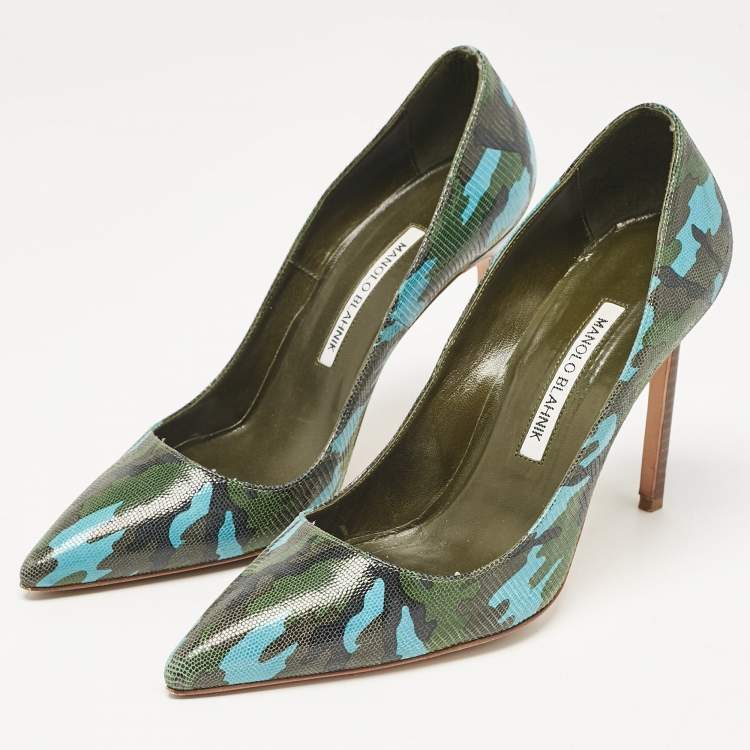 مملوكة مسبقًا Manolo Blahnik Tricolor Camouflage Print Embossed Lizard Pointed Toe Pumps Size 38 