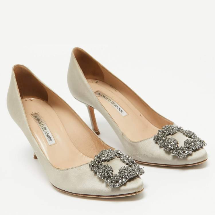 مملوكة مسبقًا Manolo Blahnik Grey Satin Hangisi Pumps Size 37