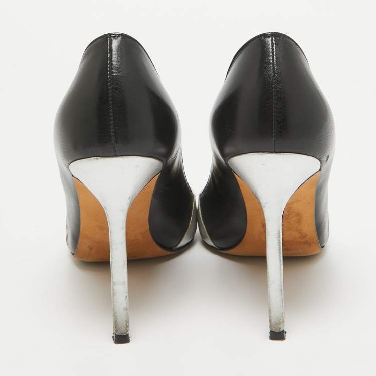 Pre Owned Manolo Blahnik Silver/Black Leather BB Pumps Size 36.5