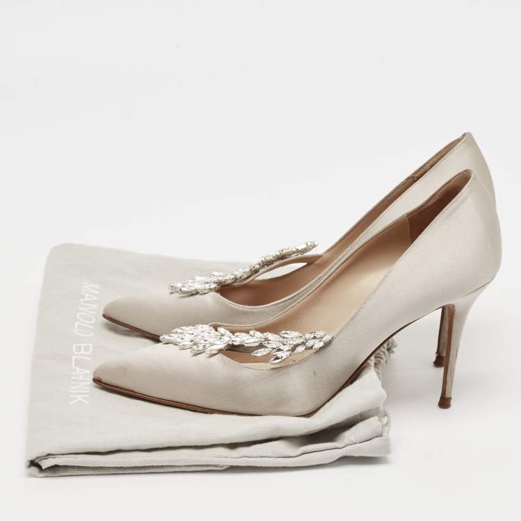 Pre Owned Manolo Blahnik Grey Satin Nadira Crystal Embellished Pointed Toe Pumps Size 38
