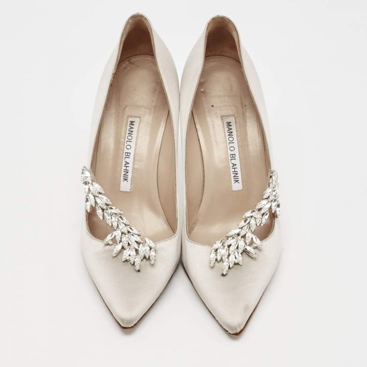 Pre Owned Manolo Blahnik Grey Satin Nadira Crystal Embellished Pointed Toe Pumps Size 38