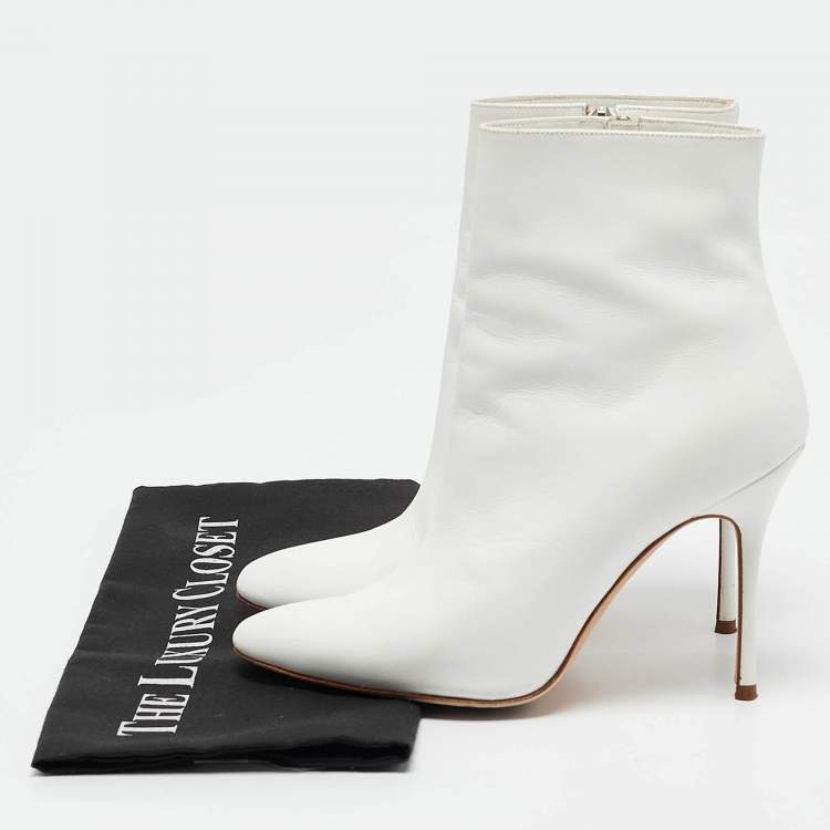 Pre Owned Manolo Blahnik White Leather Ankle Boots Size 36.5