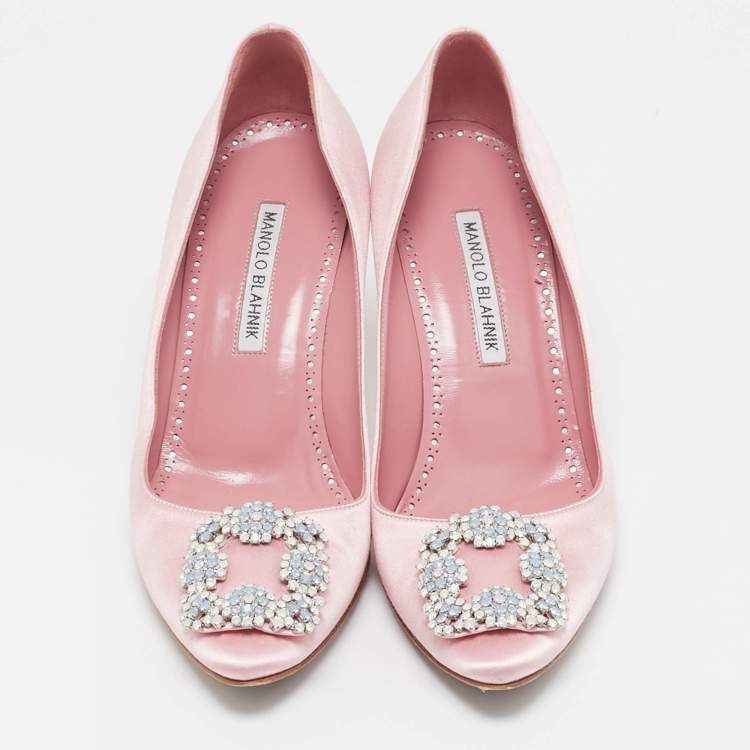 مملوكة مسبقًا Manolo Blahnik Pink Satin Hangisi Pumps Size 37.5 