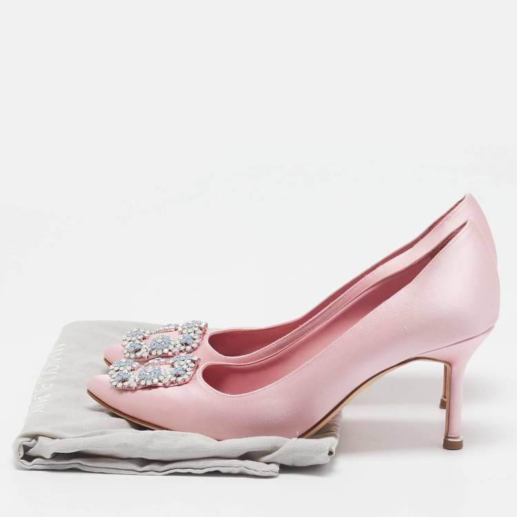 مملوكة مسبقًا Manolo Blahnik Pink Satin Hangisi Pumps Size 37.5 