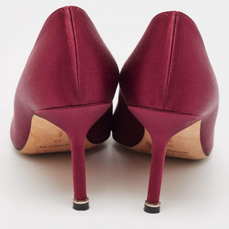 مملوكة مسبقًا Manolo Blahnik Burgundy Satin Hangisi Pumps Size 39