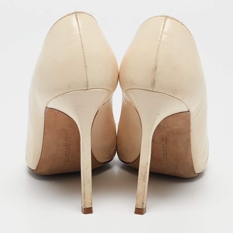 Pre Owned Manolo Blahnik Cream/Black Leather Pointed Toe Pumps Size 37