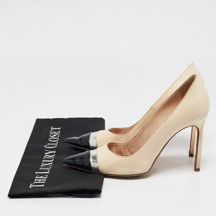 Pre Owned Manolo Blahnik Cream/Black Leather Pointed Toe Pumps Size 37