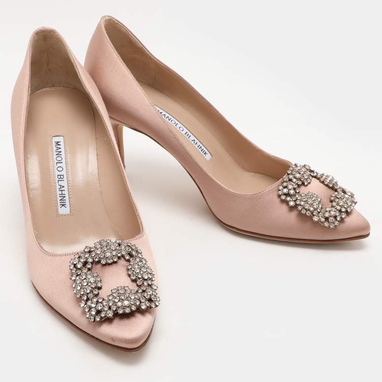 مملوكة مسبقًا Manolo Blahnik Beige Satin Hangisi Pumps Size 37