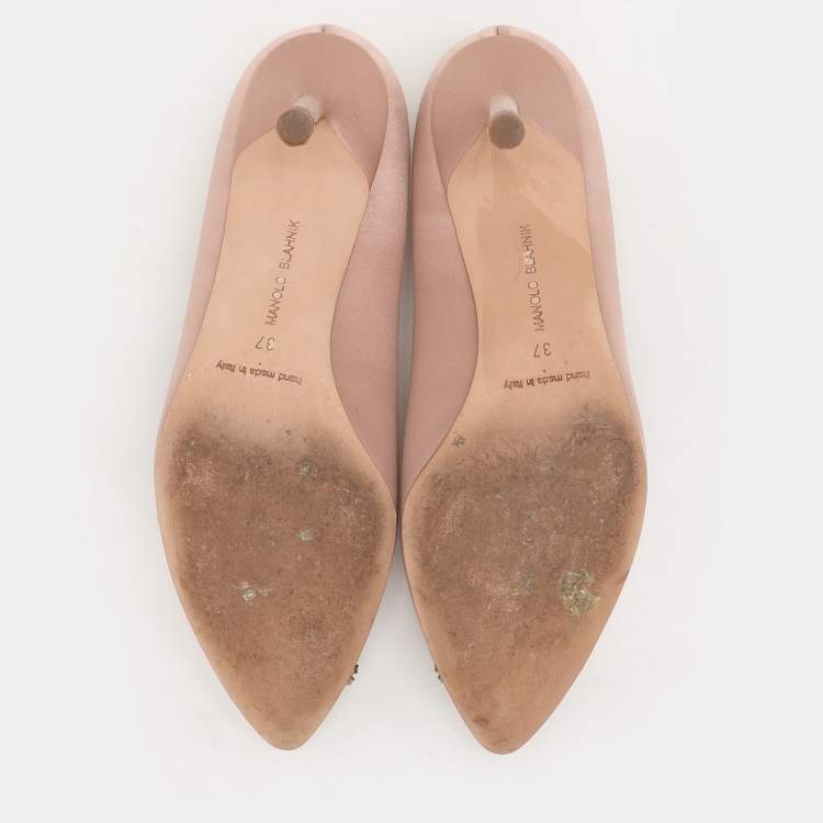 مملوكة مسبقًا Manolo Blahnik Beige Satin Hangisi Pumps Size 37