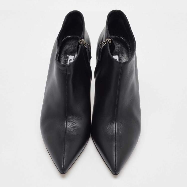 Pre Owned Manolo Blahnik Black Leather Pointed Toe Ankle Length Boots Size 37.5