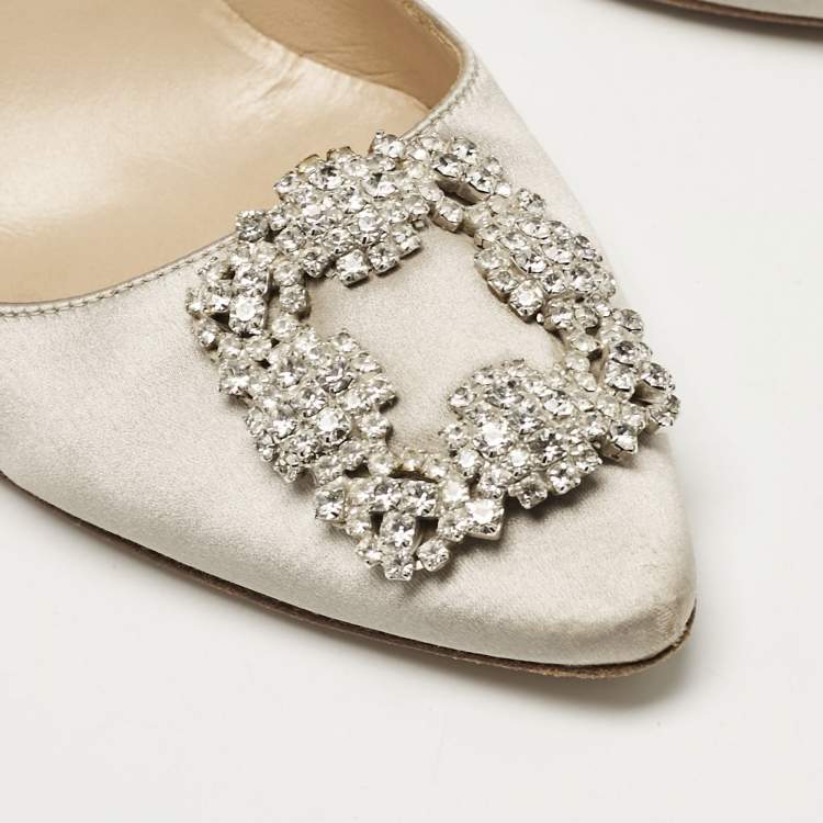 مملوكة مسبقًا Manolo Blahnik Grey Satin Hangisi Crystal Embellished Pumps Size 39