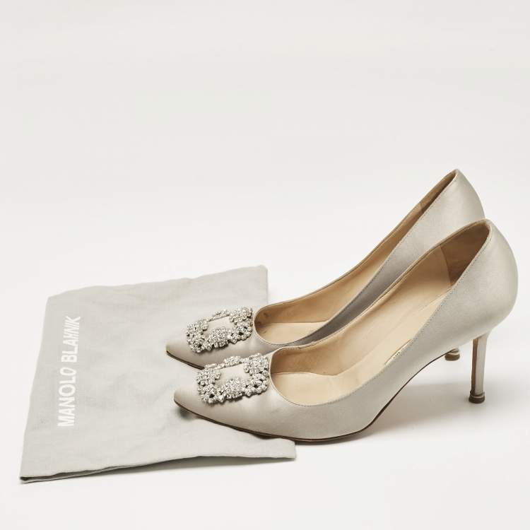 مملوكة مسبقًا Manolo Blahnik Grey Satin Hangisi Crystal Embellished Pumps Size 39