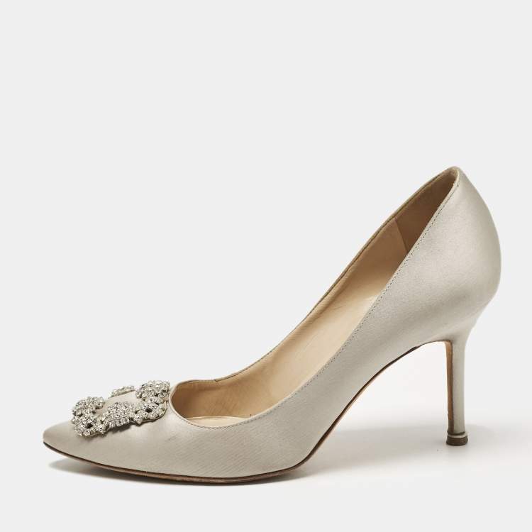 مملوكة مسبقًا Manolo Blahnik Grey Satin Hangisi Crystal Embellished Pumps Size 39