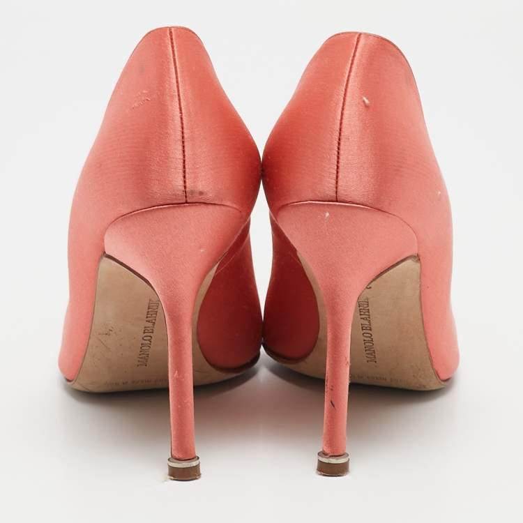 Pre Owned Manolo Blahnik Pink Satin Hangisi Pumps Size 36