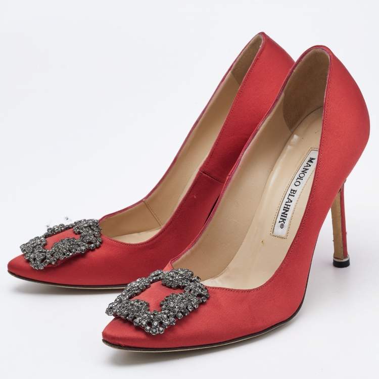مملوكة مسبقًا Manolo Blahnik Red Satin Hangisi Pumps Size 36