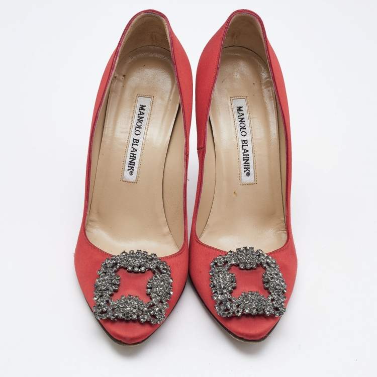 مملوكة مسبقًا Manolo Blahnik Red Satin Hangisi Pumps Size 36