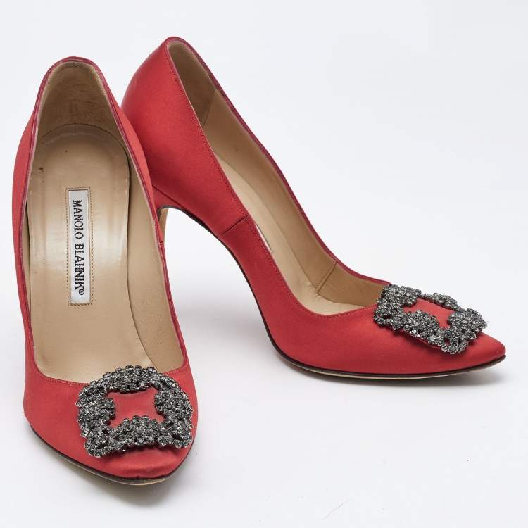 مملوكة مسبقًا Manolo Blahnik Red Satin Hangisi Pumps Size 36