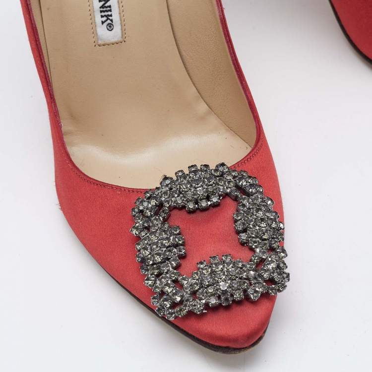 مملوكة مسبقًا Manolo Blahnik Red Satin Hangisi Pumps Size 36