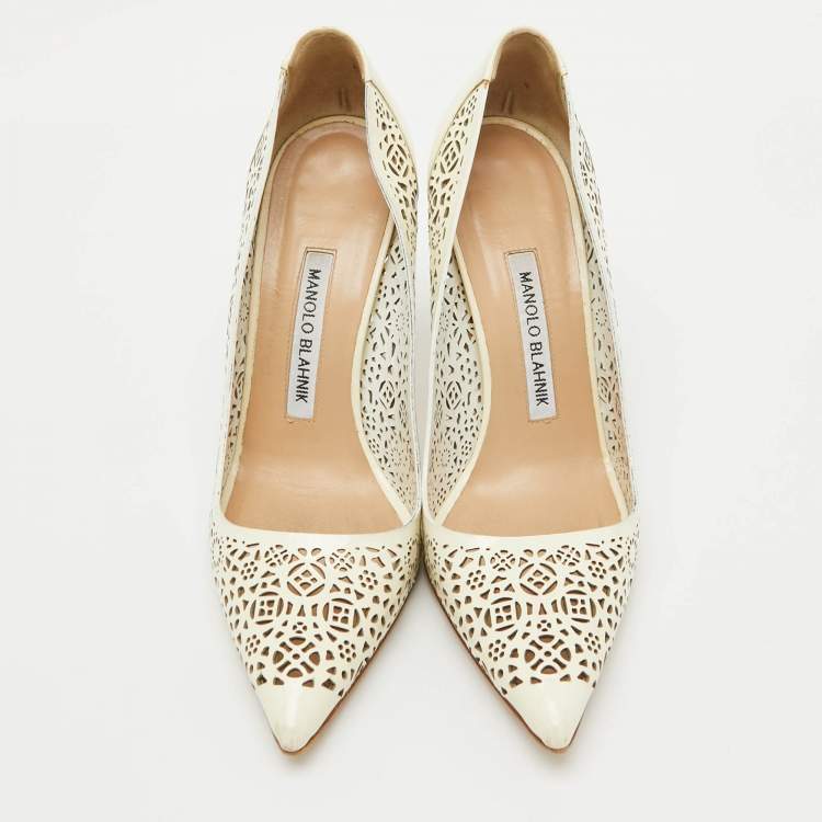 Pre Owned Manolo Blahnik White Leather Laser Cut-Out Pointed Toe Pumps Size 38