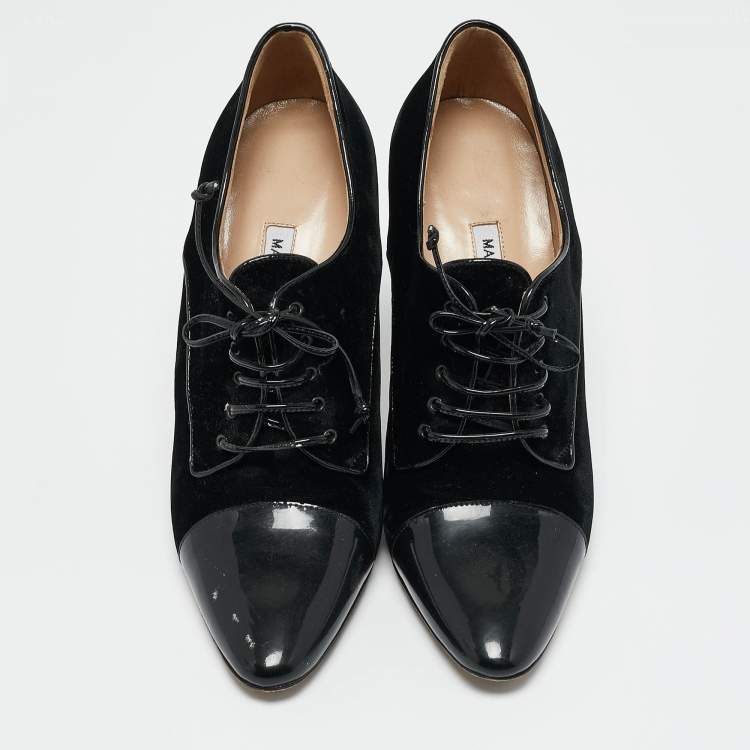 Pre Owned Manolo Blahnik Black Velvet and Patent Leather Lace Up Derby Pumps Size 41