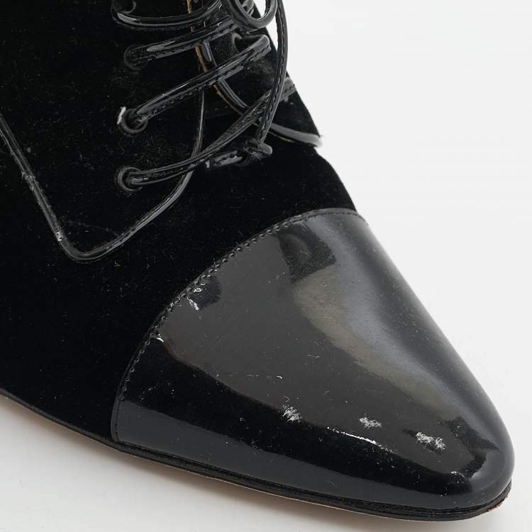 Pre Owned Manolo Blahnik Black Velvet and Patent Leather Lace Up Derby Pumps Size 41