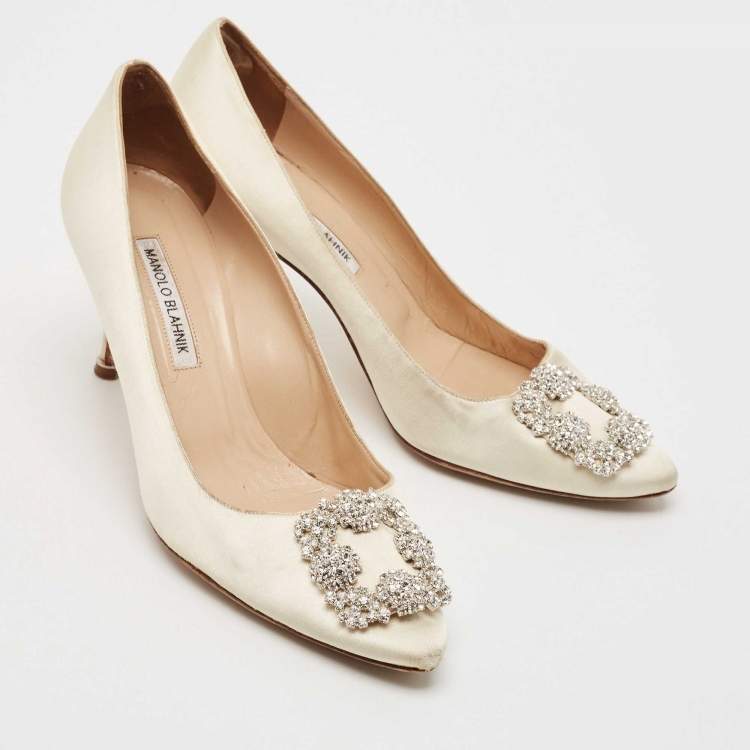 Pre Owned Manolo Blahnik Off White Satin Hangisi Pumps Size 39.5
