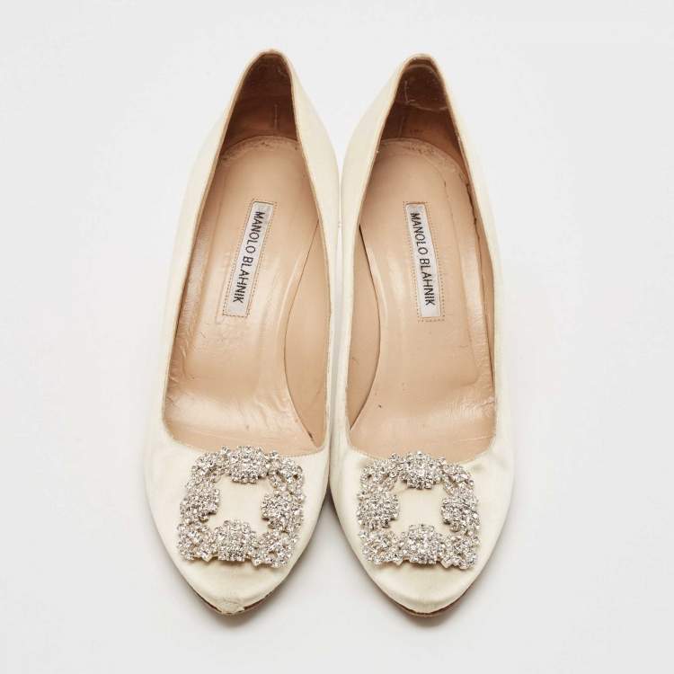 Pre Owned Manolo Blahnik Off White Satin Hangisi Pumps Size 39.5