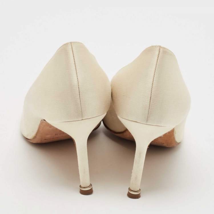 Pre Owned Manolo Blahnik Off White Satin Hangisi Pumps Size 39.5