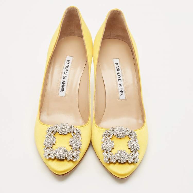 Pre Owned Manolo Blahnik Yellow Satin Hangisi Pumps Size 37