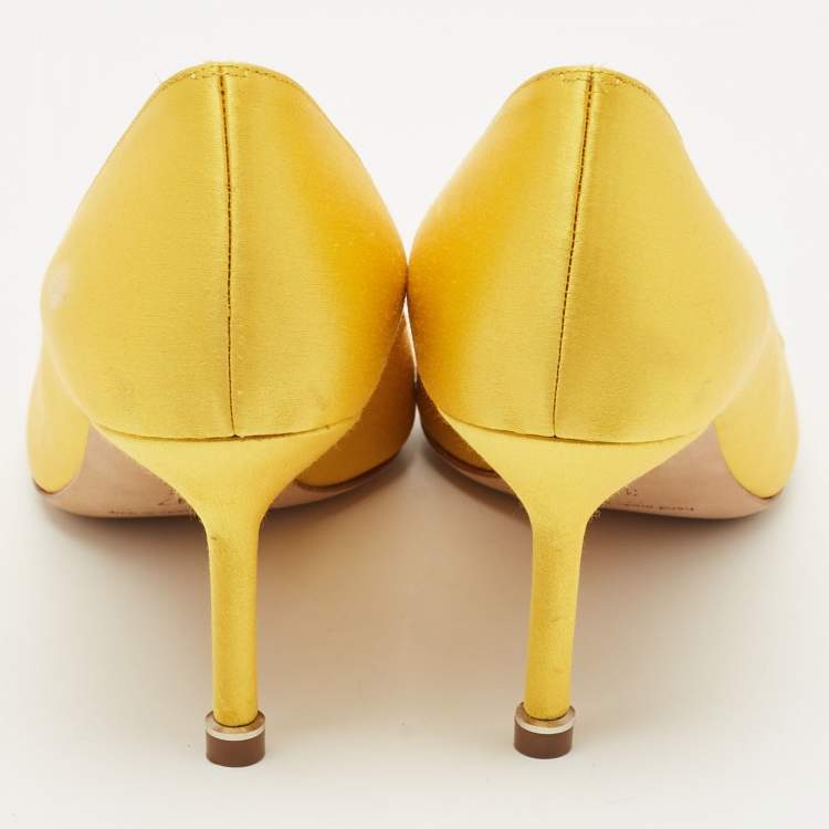 Pre Owned Manolo Blahnik Yellow Satin Hangisi Pumps Size 37