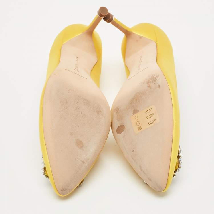 Pre Owned Manolo Blahnik Yellow Satin Hangisi Pumps Size 37