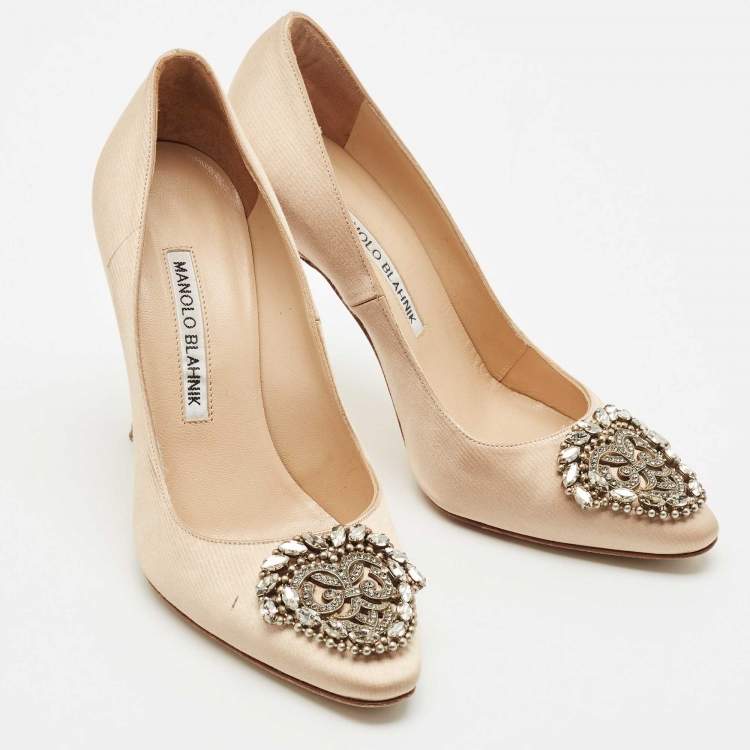Pre Owned Manolo Blahnik Beige Satin Okkato Crystal Embellished Pumps Size 36