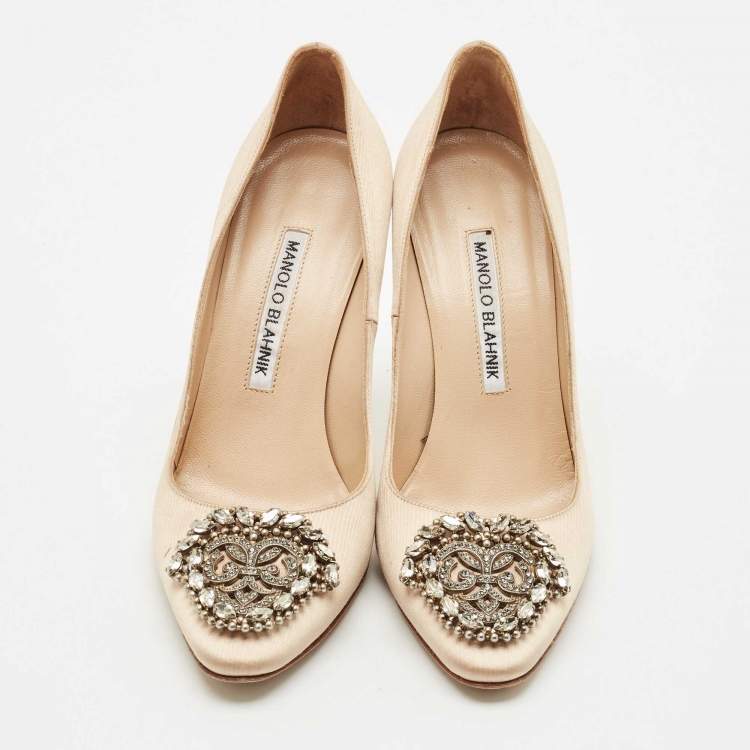 Pre Owned Manolo Blahnik Beige Satin Okkato Crystal Embellished Pumps Size 36