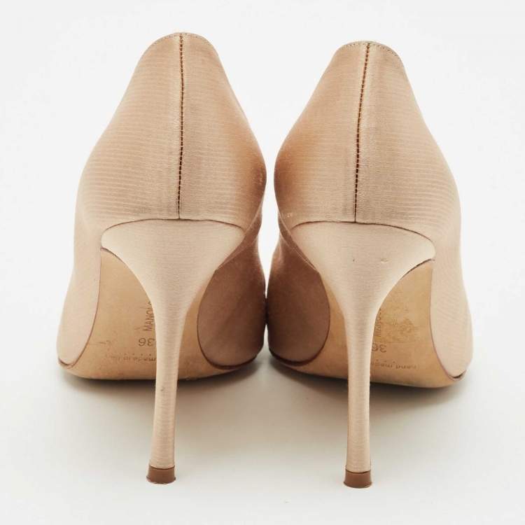Pre Owned Manolo Blahnik Beige Satin Okkato Crystal Embellished Pumps Size 36