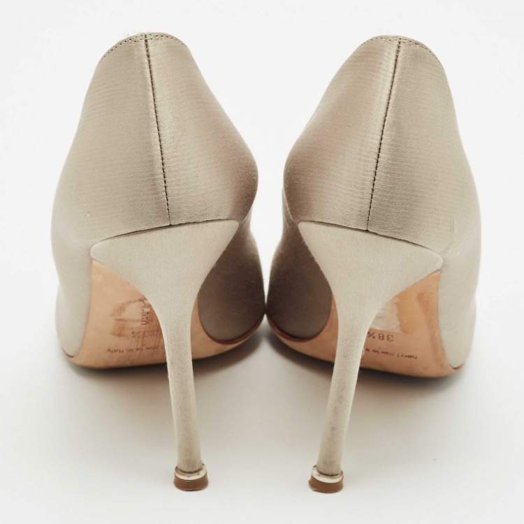Pre Owned Manolo Blahnik Grey Lurex Fabric Hangisi Pumps Size 38.5