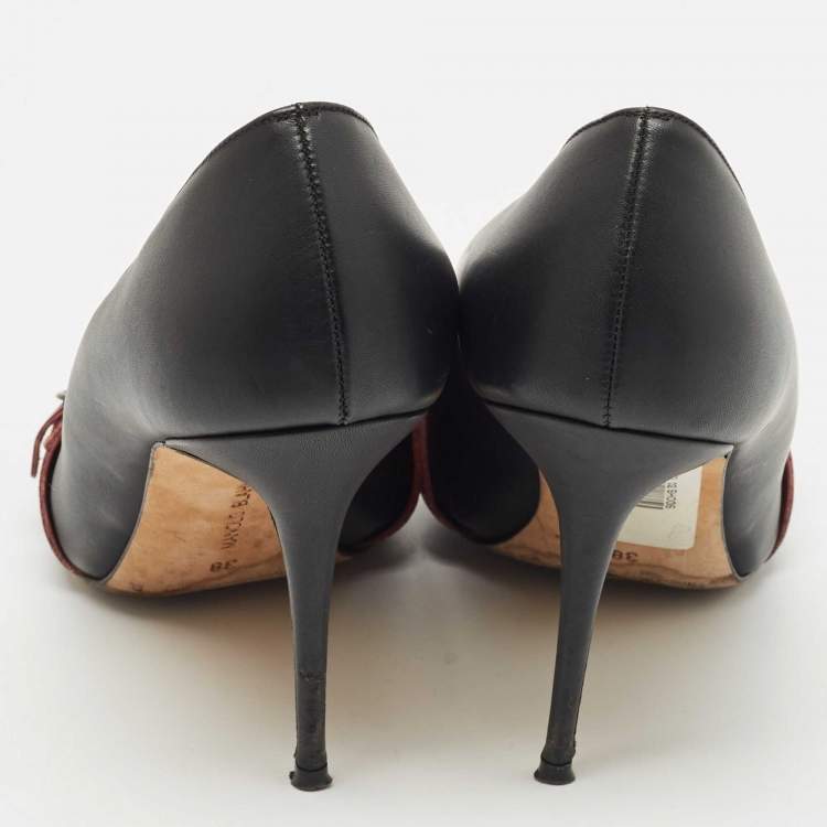 Pre Owned Manolo Blahnik Black/Burgundy Leather Cajada Pointed Toe Pumps Size 38